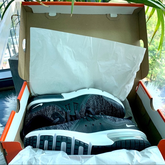 Nike Air Max Sequent 3 Black and White - Picture 5 of 5